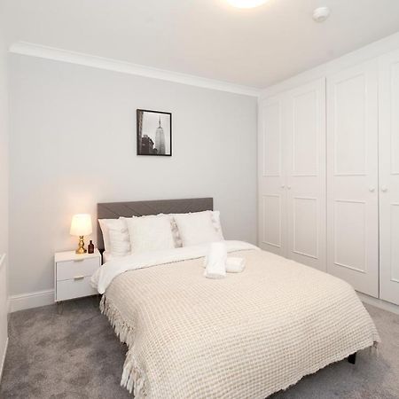 Excellent, Three Bedroom North London Apartment With Free Parking المظهر الخارجي الصورة