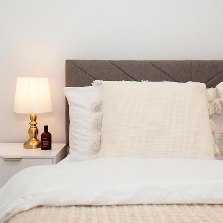 Excellent, Three Bedroom North London Apartment With Free Parking المظهر الخارجي الصورة