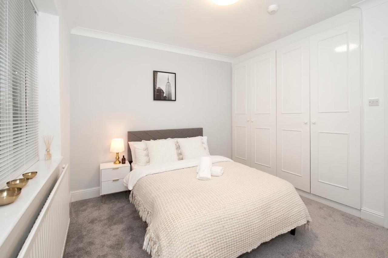 Excellent, Three Bedroom North London Apartment With Free Parking المظهر الخارجي الصورة