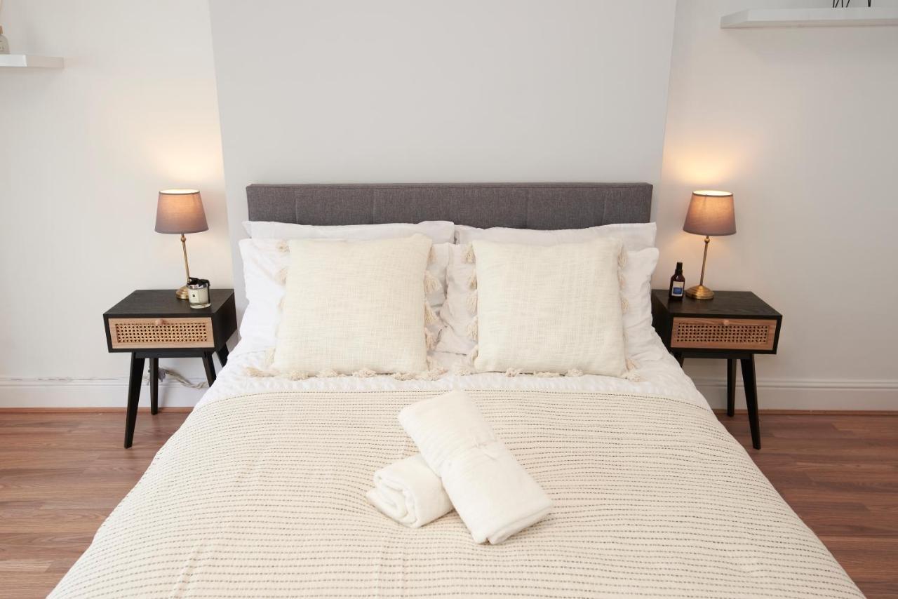 Excellent, Three Bedroom North London Apartment With Free Parking المظهر الخارجي الصورة