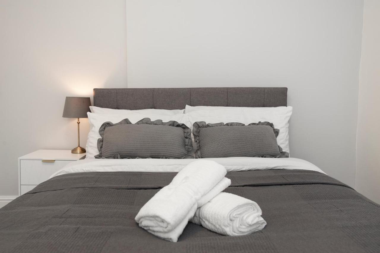 Excellent, Three Bedroom North London Apartment With Free Parking المظهر الخارجي الصورة