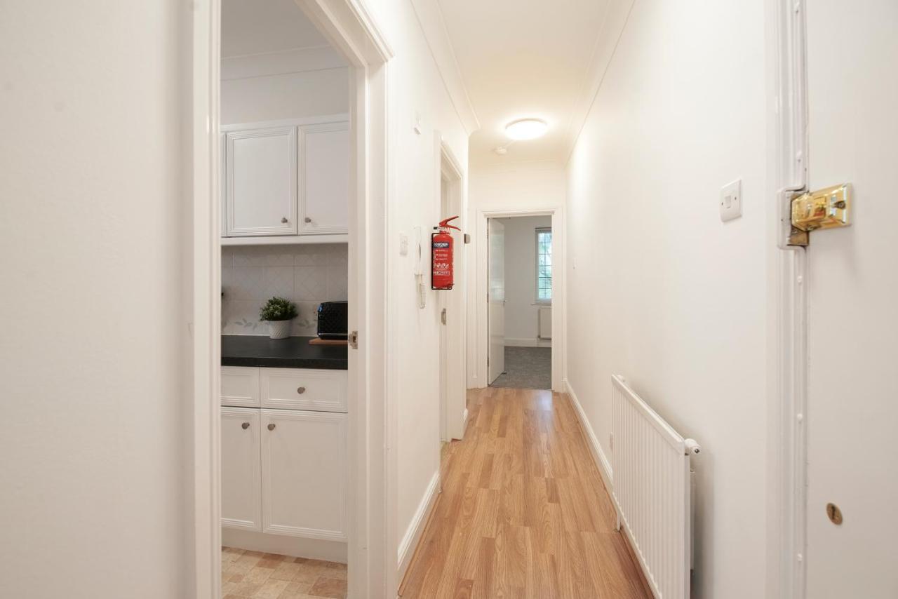 Excellent, Three Bedroom North London Apartment With Free Parking المظهر الخارجي الصورة