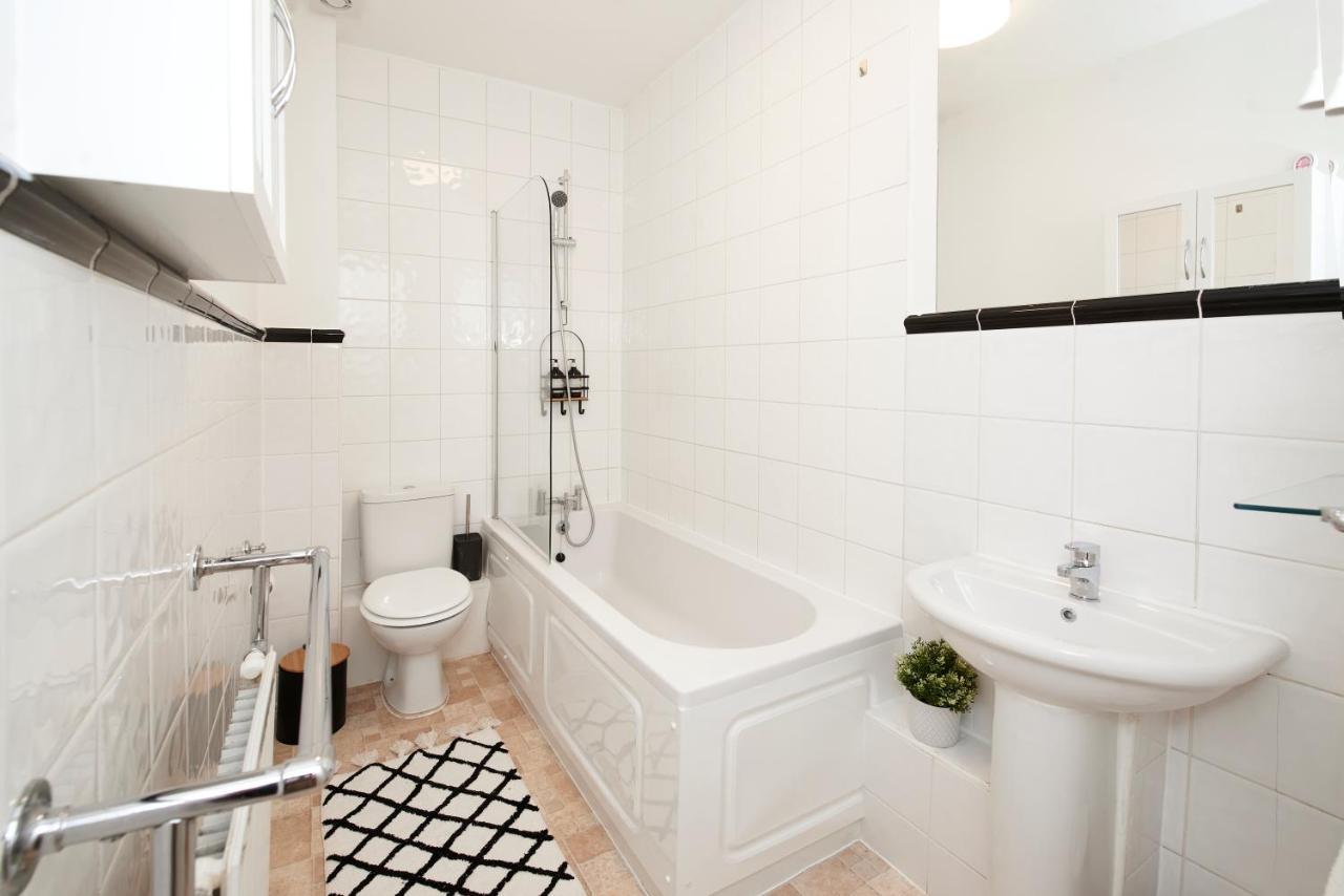 Excellent, Three Bedroom North London Apartment With Free Parking المظهر الخارجي الصورة