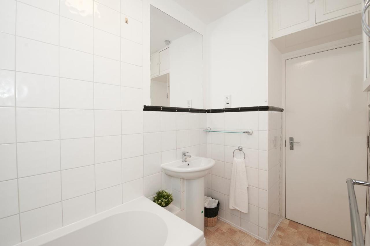 Excellent, Three Bedroom North London Apartment With Free Parking المظهر الخارجي الصورة