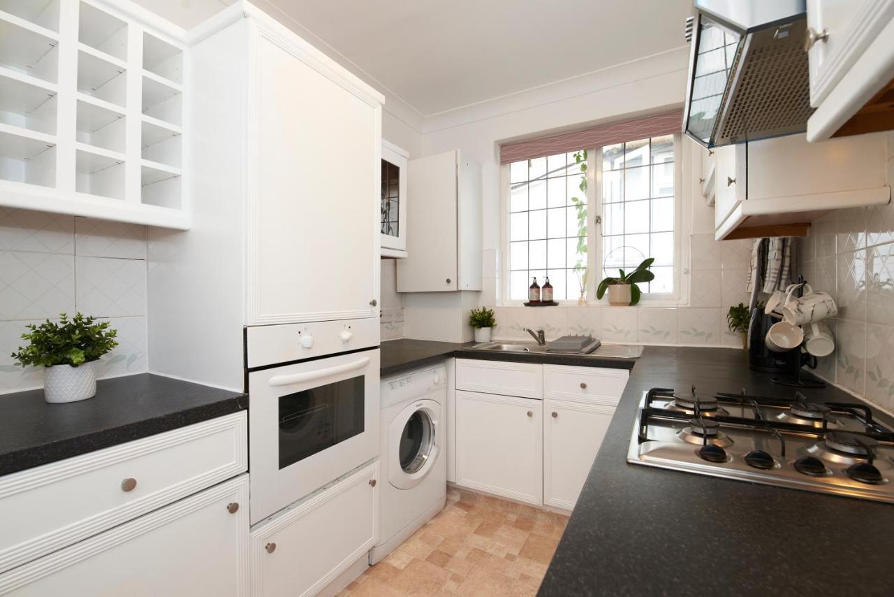 Excellent, Three Bedroom North London Apartment With Free Parking المظهر الخارجي الصورة