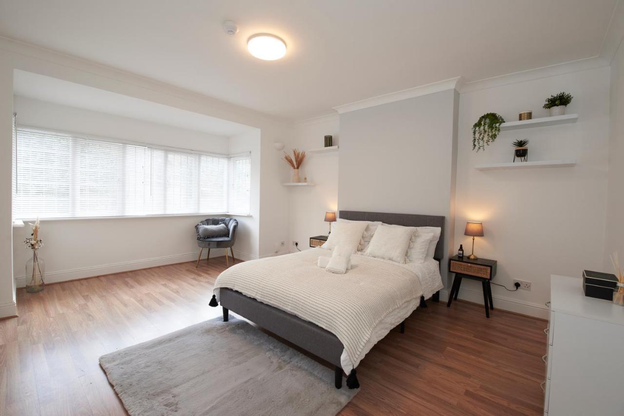 Excellent, Three Bedroom North London Apartment With Free Parking المظهر الخارجي الصورة