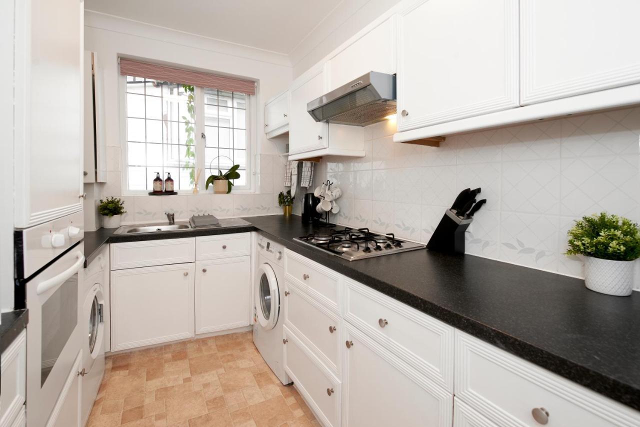 Excellent, Three Bedroom North London Apartment With Free Parking المظهر الخارجي الصورة