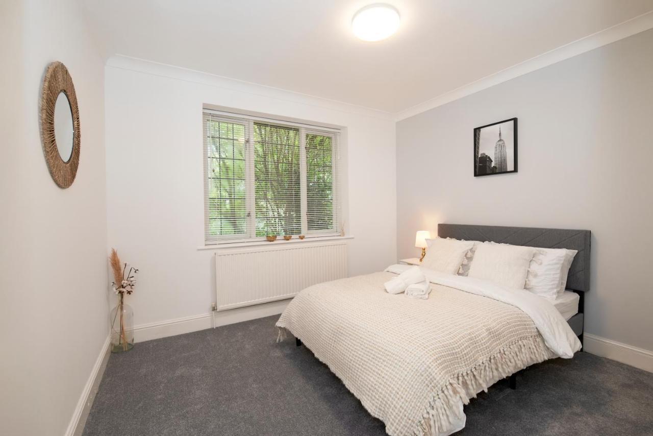 Excellent, Three Bedroom North London Apartment With Free Parking المظهر الخارجي الصورة