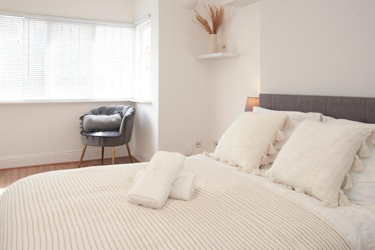 Excellent, Three Bedroom North London Apartment With Free Parking المظهر الخارجي الصورة
