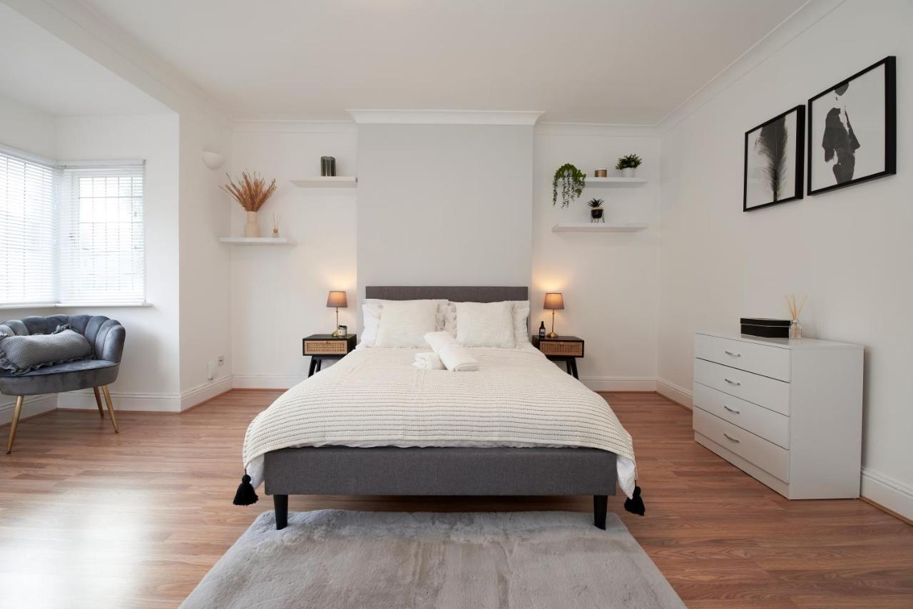 Excellent, Three Bedroom North London Apartment With Free Parking المظهر الخارجي الصورة